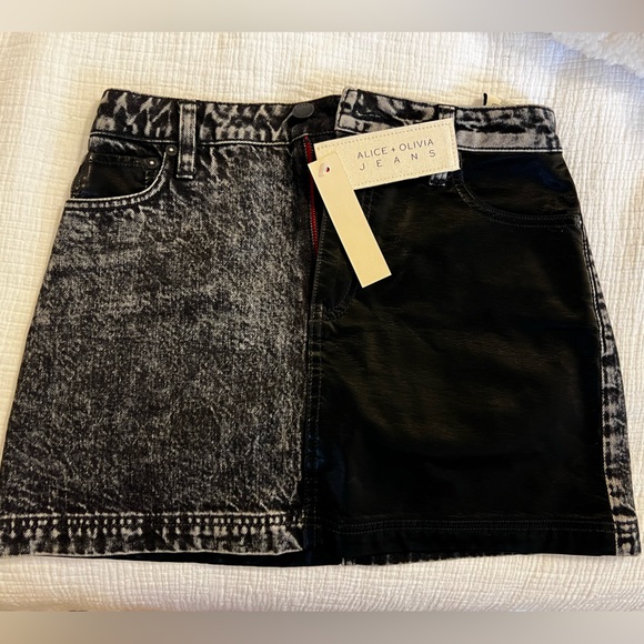 Alice and Olivia JEANSblack mini skirt. NEW WITH TAGS.